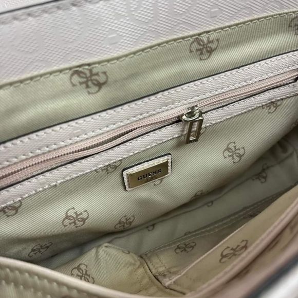 GUESS Dilla Quilted Logo - Picture 4 of 16